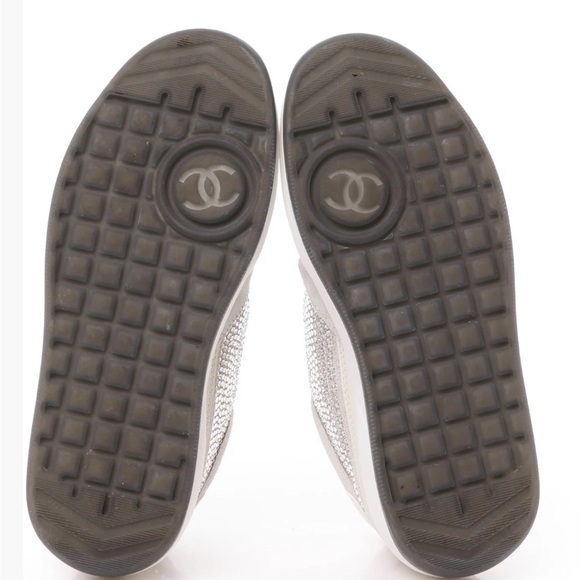 Chanel Suede Low Top Sneakers From the Cruise 2023 Collection by Virginie Viard - Picture 5 of 10